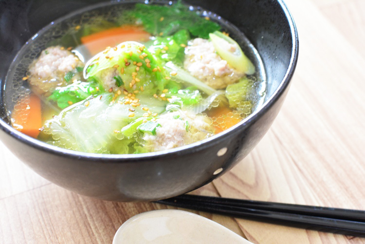 白菜とふわふわ肉団子の中華スープの作り方♬ボリューム満点の肉団子スープの料理レシピです。