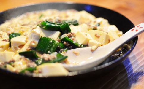 とっても簡単！辛くない麻婆豆腐の作り方♪ひき肉と玉ねぎが豆腐のおいしさを引き立てる♪