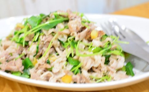 食欲そそる♬簡単豆苗と豚コマの塩レモン炒め★のレシピ